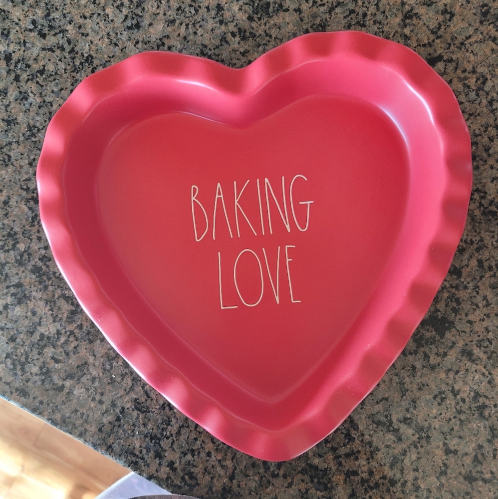 Rae Dunn Baking Love pie plate